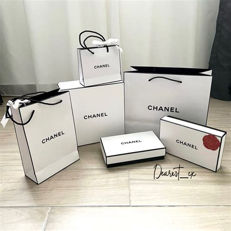 difference between white and black chanel paper bag|how to identify a chanel bag.